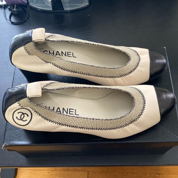 Chanel two toned block heel - Picture 2 of 4